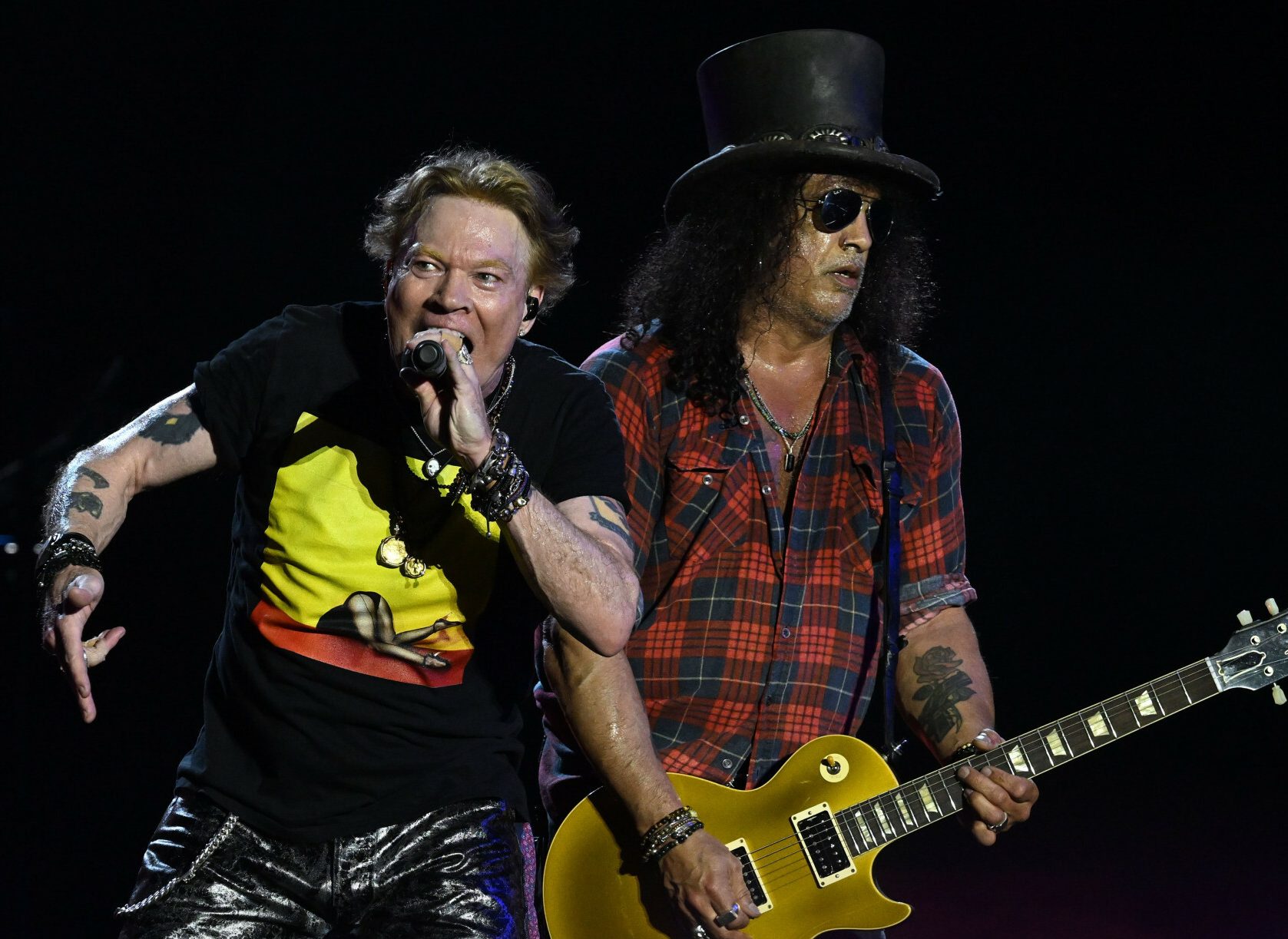 Guns N' Roses.