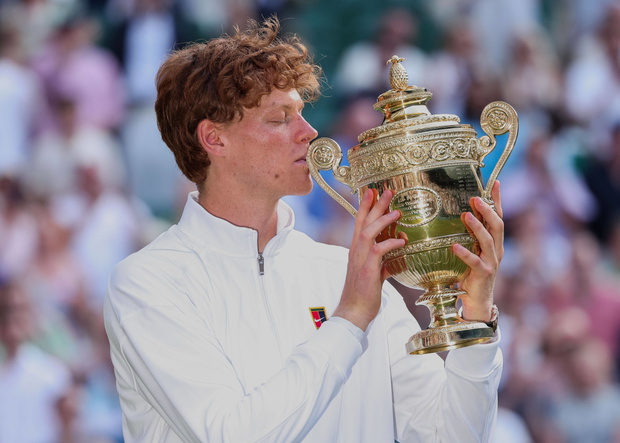 Sieger Jannik Sinner mit Pokal, Trophäe, Siegerehrung, Presentation, Endspiel, Final, Herren Einzel, Men's SinglesTennis - Wimbledon 2021 - London - Grand Slam ITF / ATP / WTA -  AELTC  - Great Britain - 2025