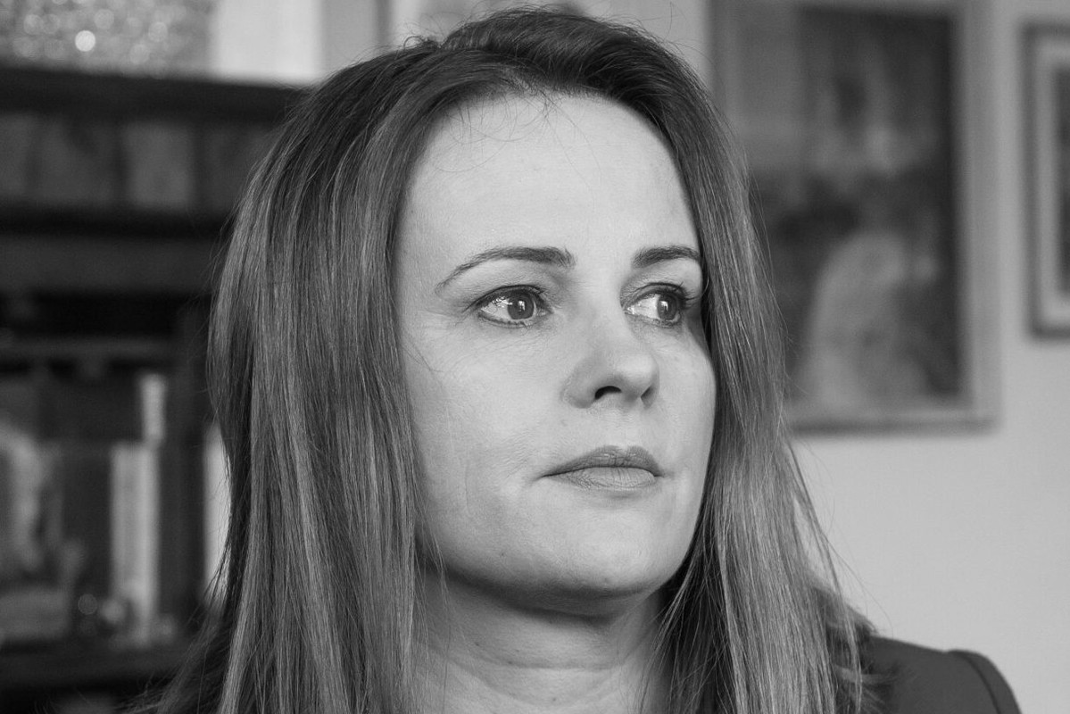 Joanna Kołaczkowska, na planie programu satyrycznego TVP „Jak szaleć, to szaleć!”, Warszawa, 10.12.2014 rok - jamnik