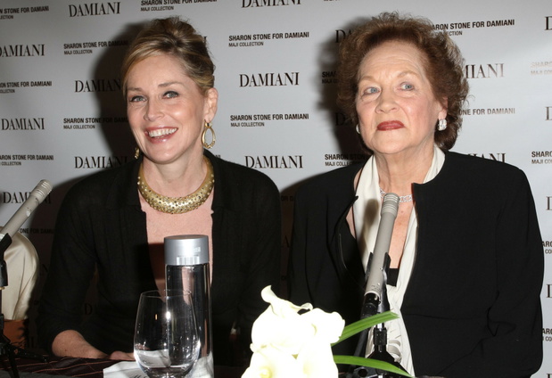 Sharon Stone reklamuje bi?uteri? Damiani