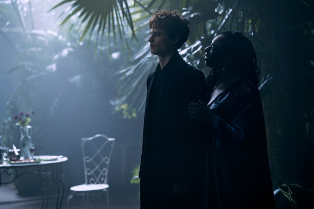 Tom Sturridge jako Sen, Tanya Moodie jako Matka Noc, „Sandman”, sezon drugi, 2025 rok
