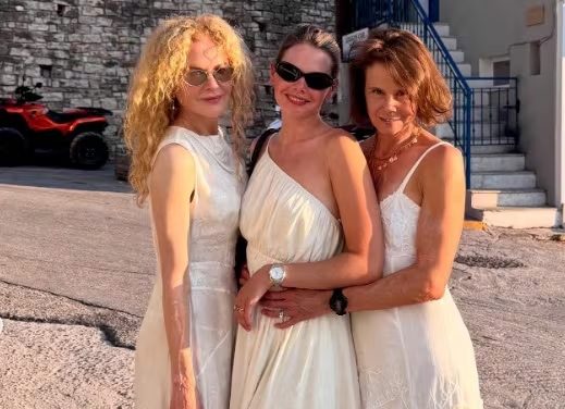 Lucia Hawley u boku sławnej cioci i mamy