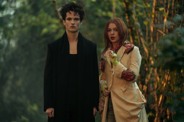 Serial „Sandman”, Netflix, Tom Sturridge jako Sen (Morfeusz), Esmé Creed-Miles jako Maligna, sezon drugi, 2025 rok