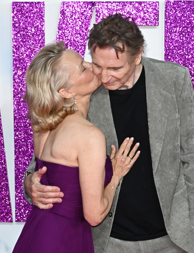Pamela Anderson, Liam Neeson, Angielska premiera filmu Naga Broń