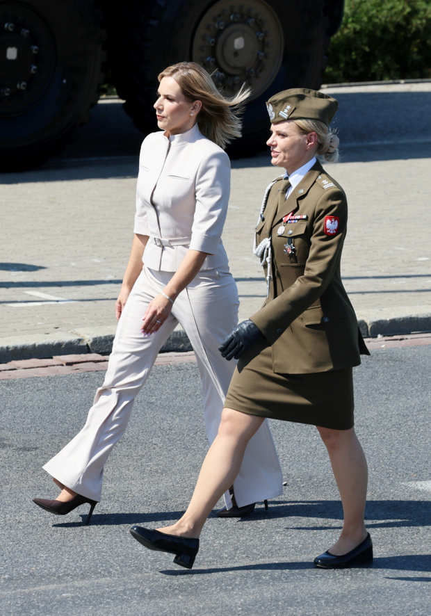 Marta Nawrocka, Dorota Bołotowicz z Dowództwa Garnizonu Warszawa, przed Defiladą Wojskową na Wisłostradzie, Obchody Święta Wojska Polskiego, Warszawa, 15.08.2025 r.