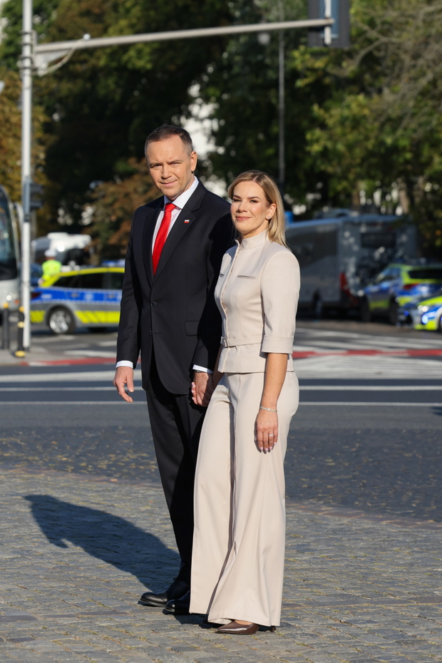 Karol Nawrocki, Marta Nawrocka, obchody Święta Wojska Polskiego, złożenie wieńca pod pomnikiem Marszałka Józefa Piłsudskiego pod Belwederem, Warszawa, 15.08.2025 r.