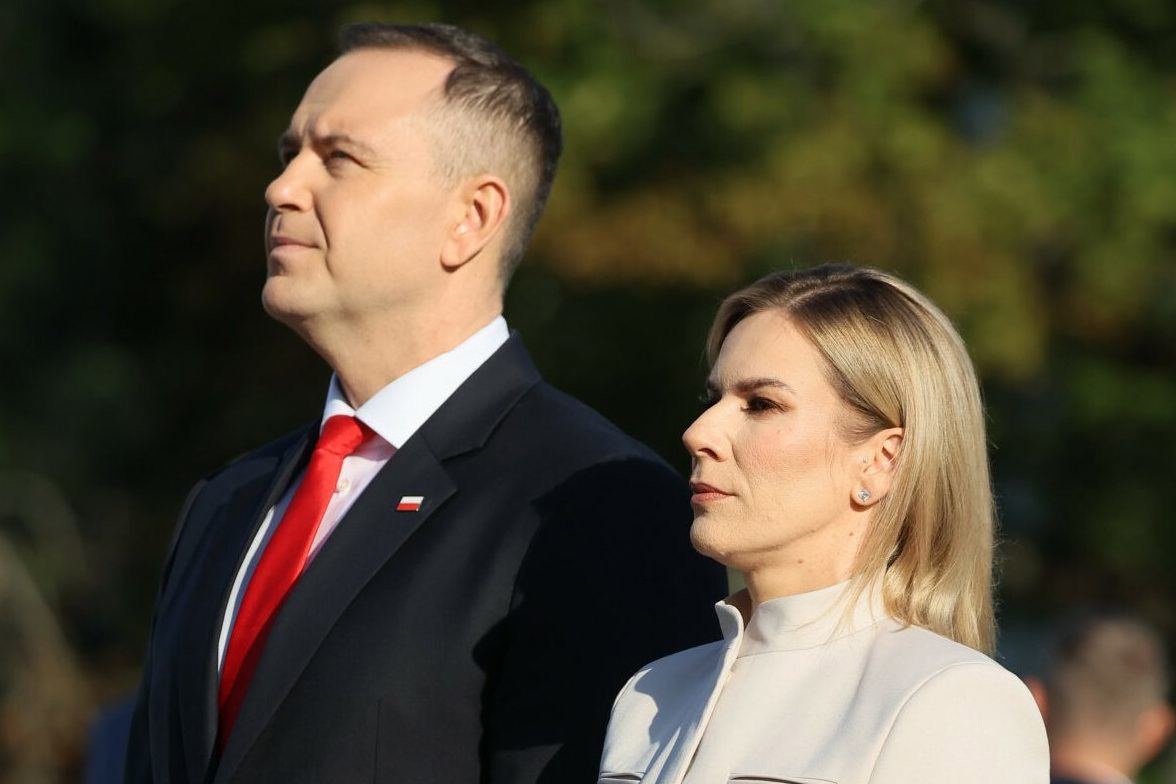 Karol Nawrocki, Marta Nawrocka, obchody Święta Wojska Polskiego, Warszawa, pomnik Marszałka Józefa Piłsudskiego przy Belwederze, 15.08.2025 r. - jamnik