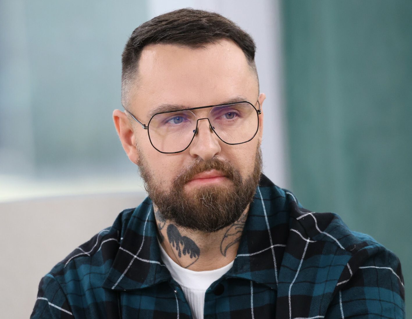 Łukasz Urbański, fryzjer, plan „Dzień Dobry TVN”, Warszawa, 06.05.2024 r. - jamnik