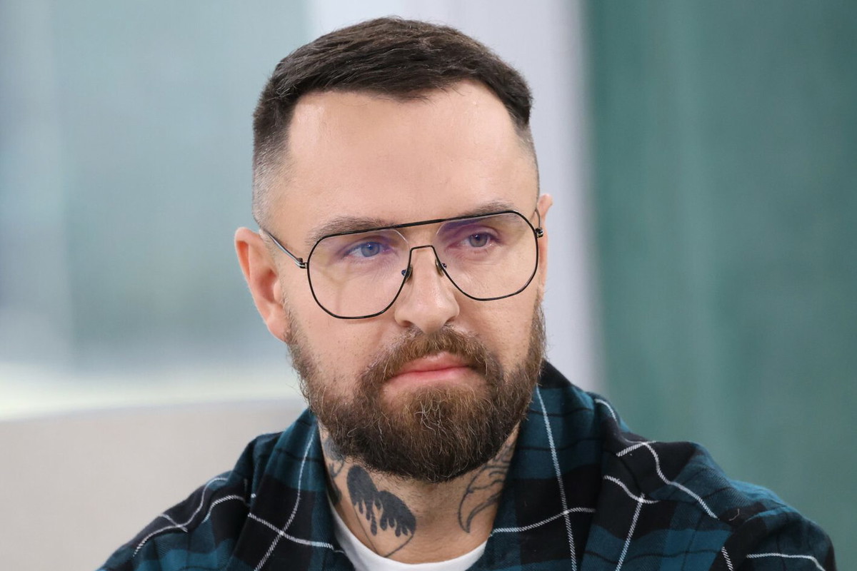 Łukasz Urbański, fryzjer, plan „Dzień Dobry TVN”, Warszawa, 06.05.2024 r. - jamnik