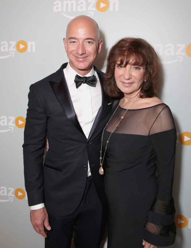 Jeff Bezos, matka Jackie Bezos, Amazon's Emmy Celebration, Sunset Tower Hotel, Hollywood, Kalifornia, 18.09.2016 rok