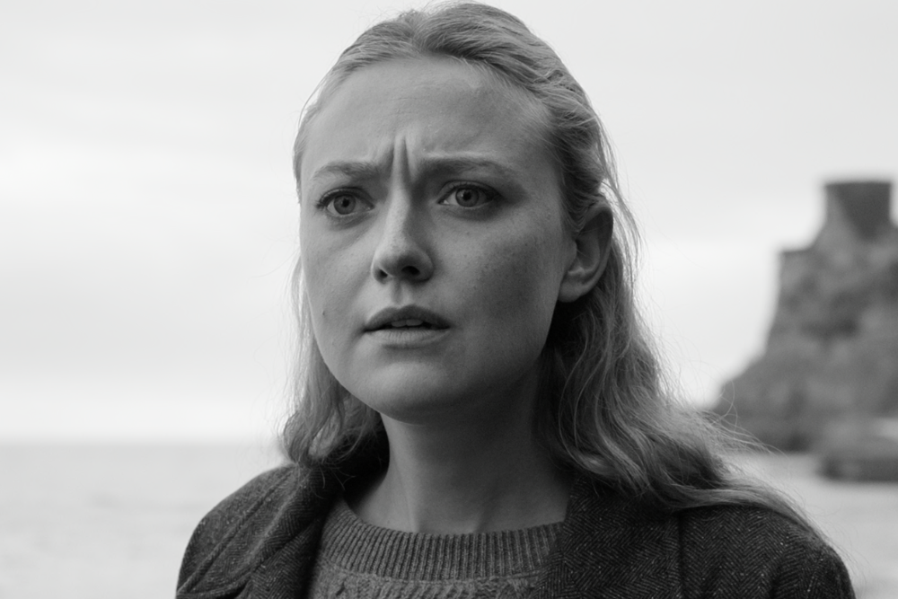 JAMNIK Ripley. Dakota Fanning