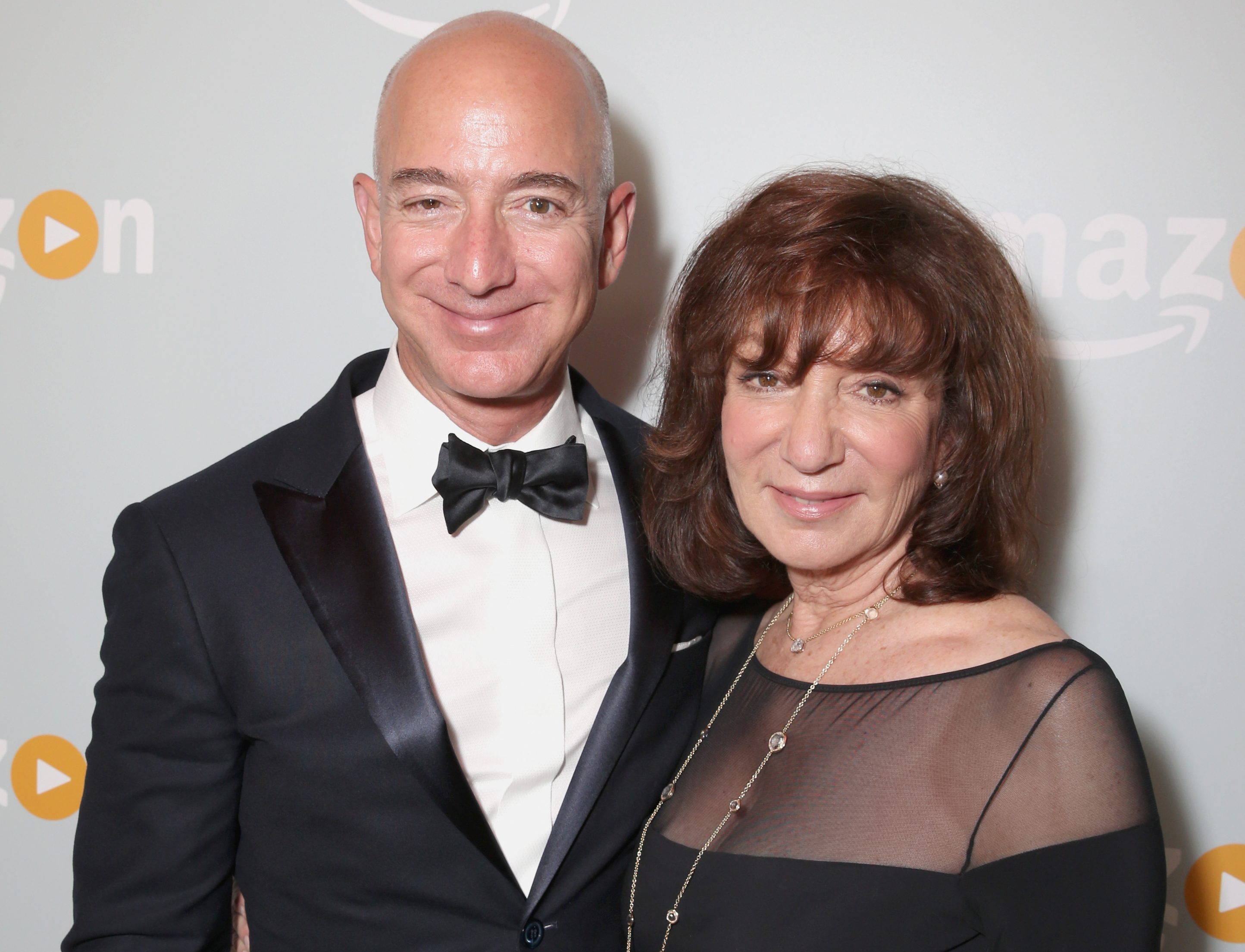 Jeff Bezos, matka Jackie Bezos, Amazon's Emmy Celebration, Sunset Tower Hotel, Hollywood, Kalifornia, 18.09.2016 rok - jamnik