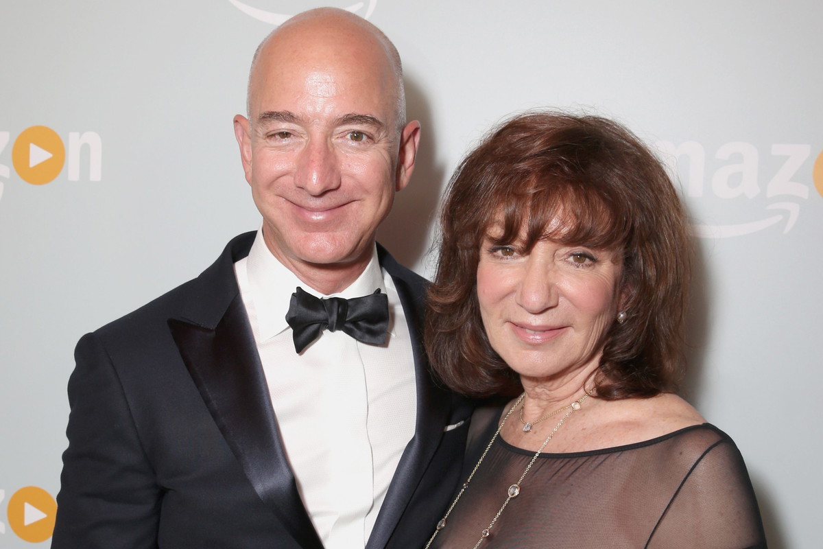 Jeff Bezos, matka Jackie Bezos, Amazon's Emmy Celebration, Sunset Tower Hotel, Hollywood, Kalifornia, 18.09.2016 rok - jamnik
