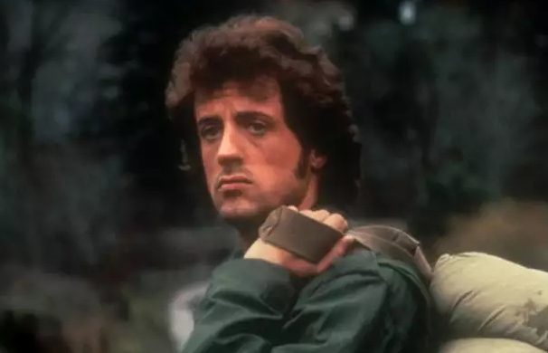 Sylvester Stallone w filmie Rambo: Pierwsza krew.