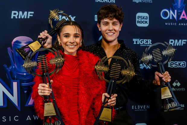 Oskar Cyms, Carla Fernandes. On Air Music Awards 2025