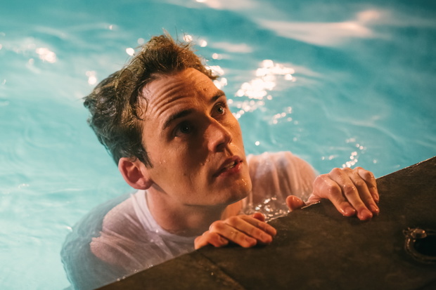 Film Love, Rosie. 2014 rok. Sam Claflin