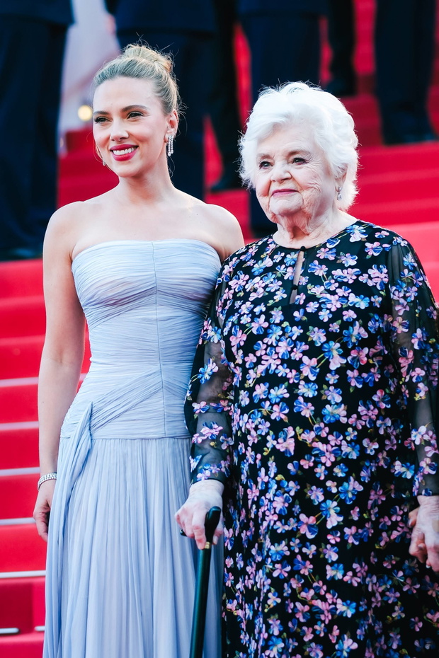 June Squibb i Scarlett Johansson