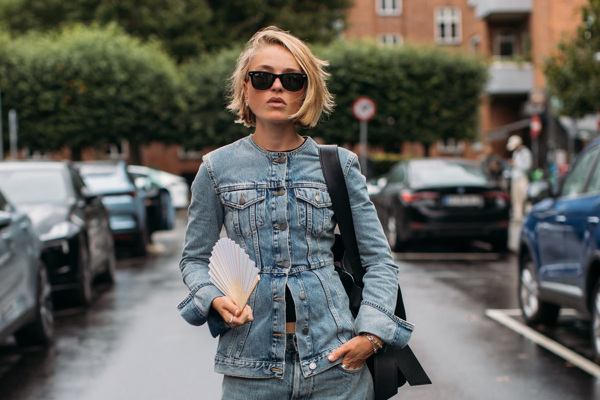 Denim na ulicach Kopenhagi - trend na jesień 2025