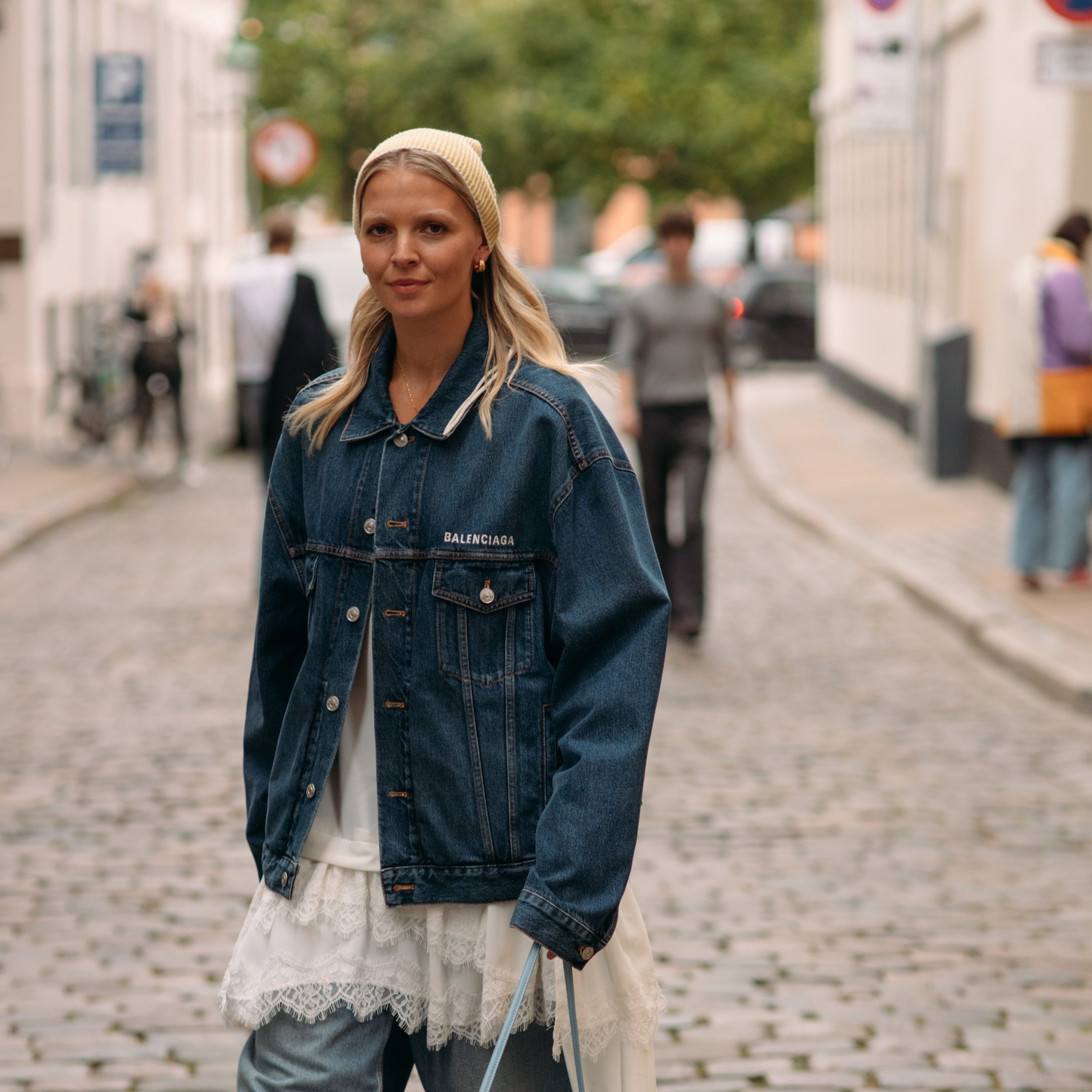 Denim na ulicach Kopenhagi - trend na jesień 2025