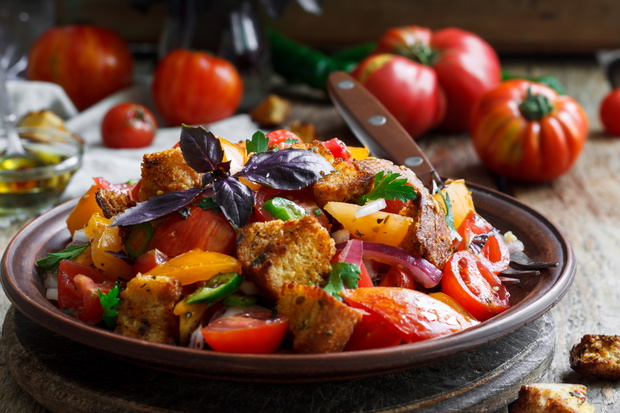 Panzanella, tradycyjne toskańskie danie