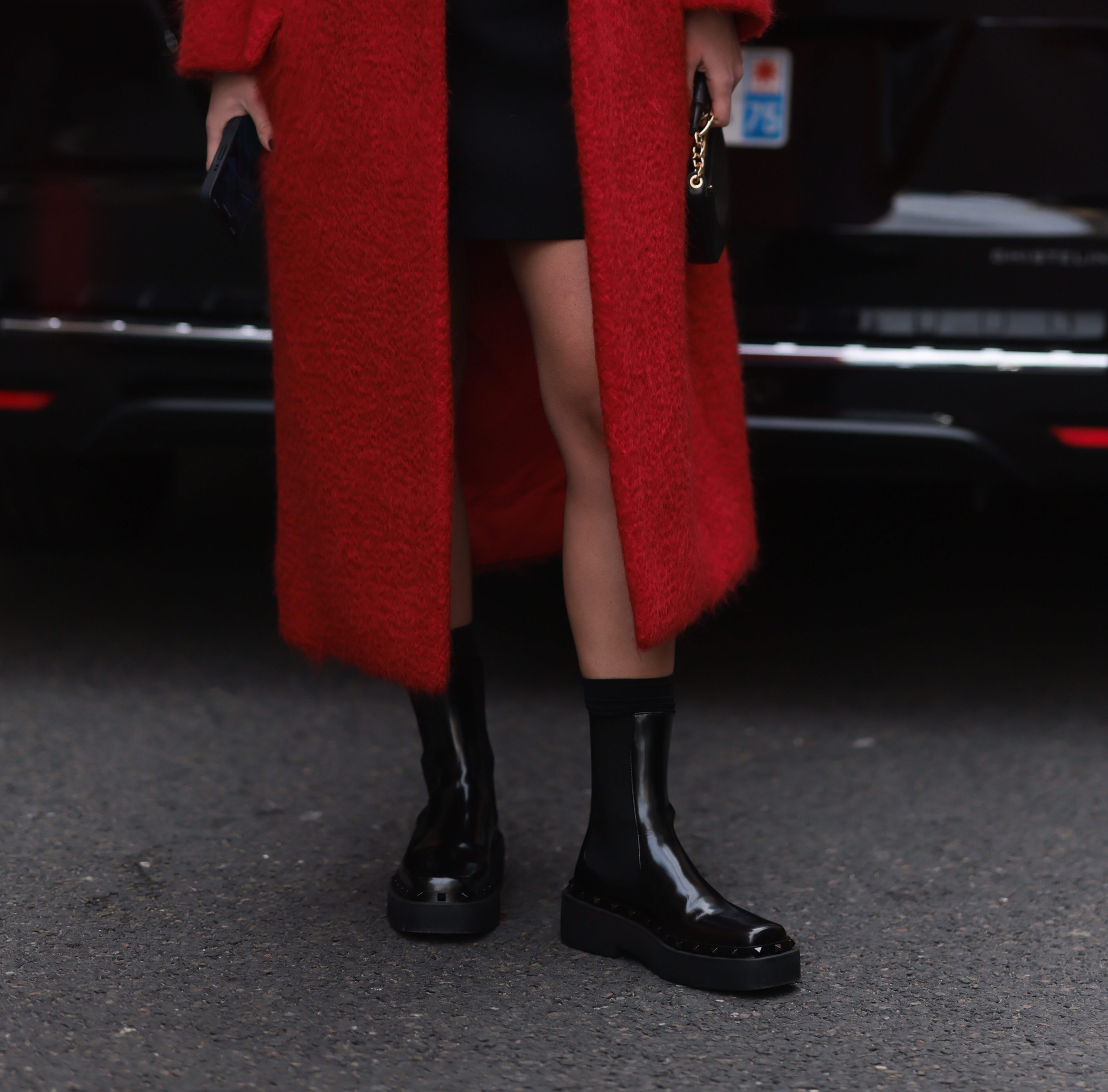 Street Style - Paris Fashion Week - Womenswear Fall/Winter 2024/2025 - Day Seven