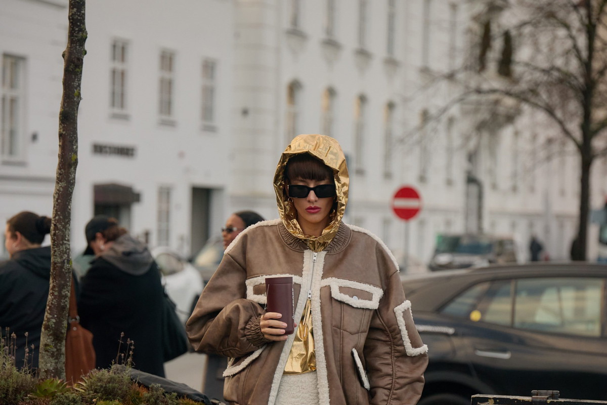 Jak nosić ołówkową spódnicę jesienią 2025 - street style z Kopenhagi