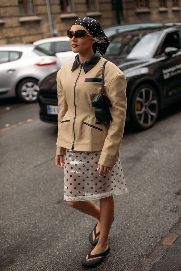 Jak nosić ołówkową spódnicę jesienią 2025 - street style z Kopenhagi