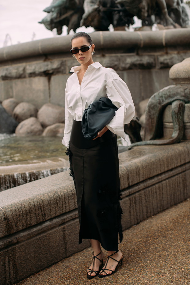 Jak nosić ołówkową spódnicę jesienią 2025 - street style z Kopenhagi
