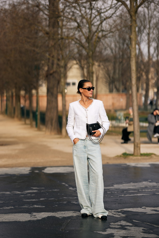 Kapsułowa szafa na jesień 2025 - street style