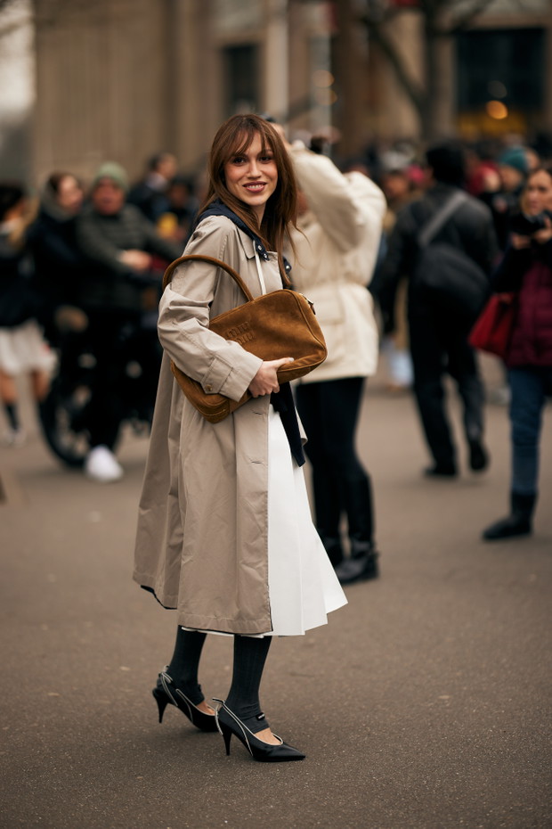 Kapsułowa szafa na jesień 2025 - street style