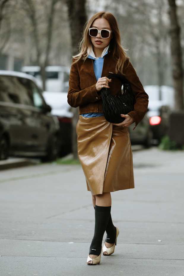Kapsułowa szafa na jesień 2025 - street style