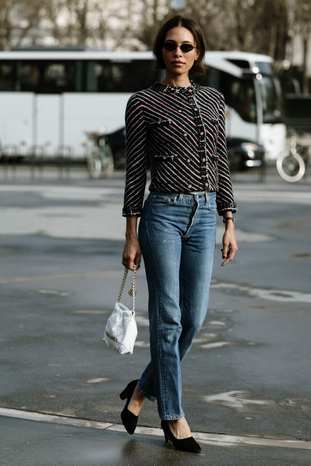 Kapsułowa szafa na jesień 2025 - street style