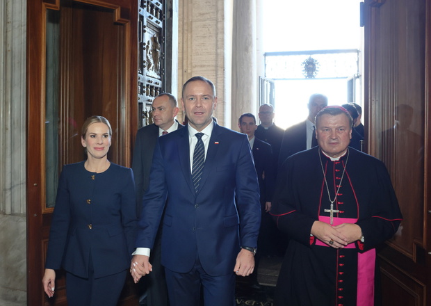 Prezydent Nawrocki z ?on? odwiedzili bazylik? ?w. Piotra