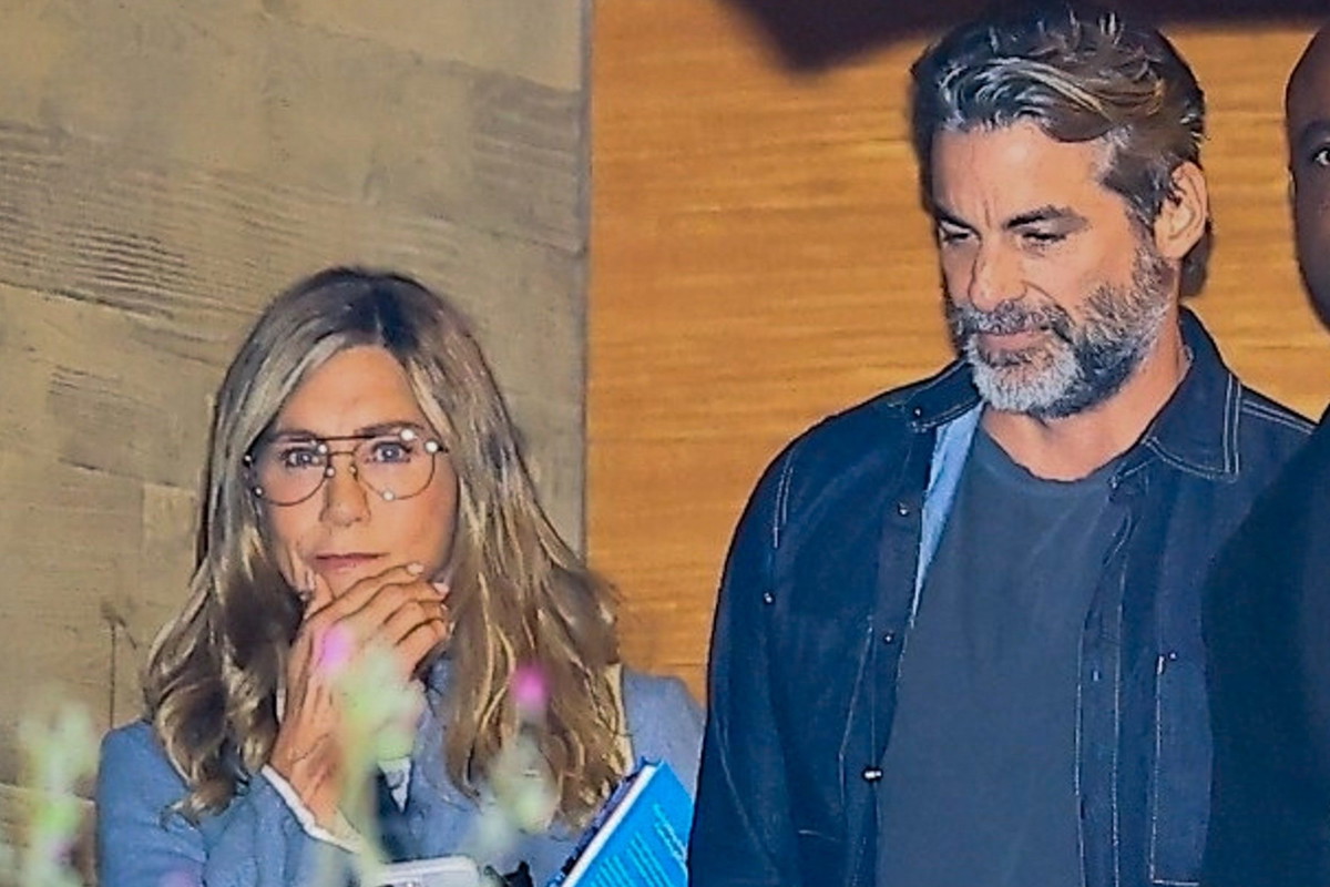Jennifer Aniston, Jim Curtis.