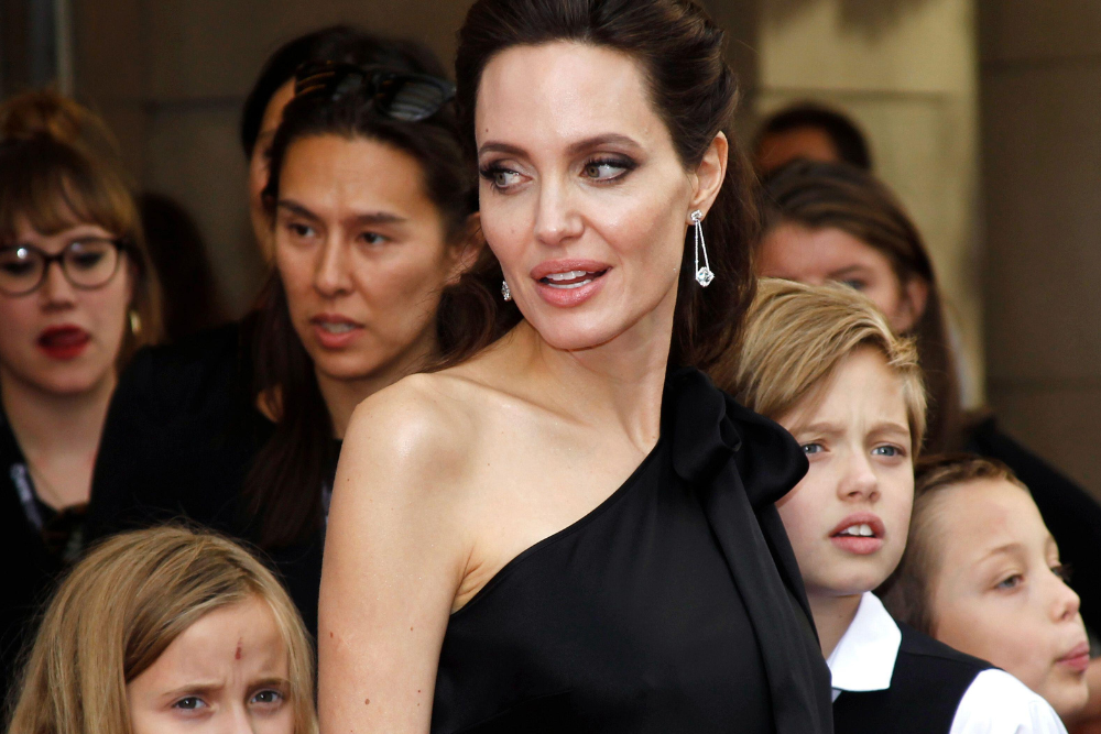 JAMNIKVivienne Jolie-Pitt, Angelina Jolie and Shiloh Jolie-Pitt