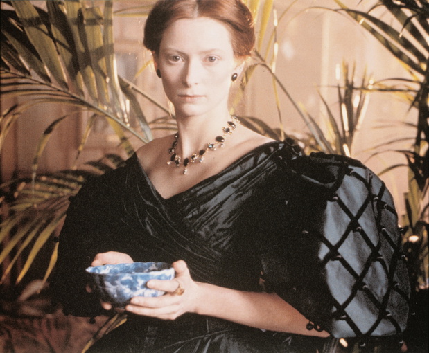 ORLANDO / GB 1992 / Sally Potter Ein englischer Edelmann durchlebt wechselweise als Mann und als Frau die vier Jahrzehnte zwischen der Zeit von Elisabeth I. und dem London des 20. Jahrhunderts. Szene mit Orlando (TILDA SWINTON) Regie: Sally Potter