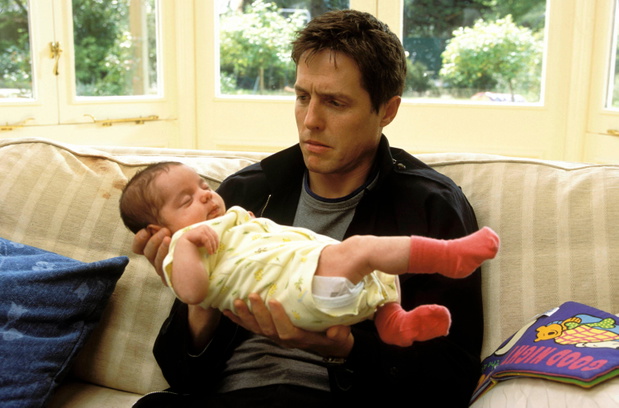 Hugh Grant, kadr z filmu "Był sobie chłopiec", 2002 r.