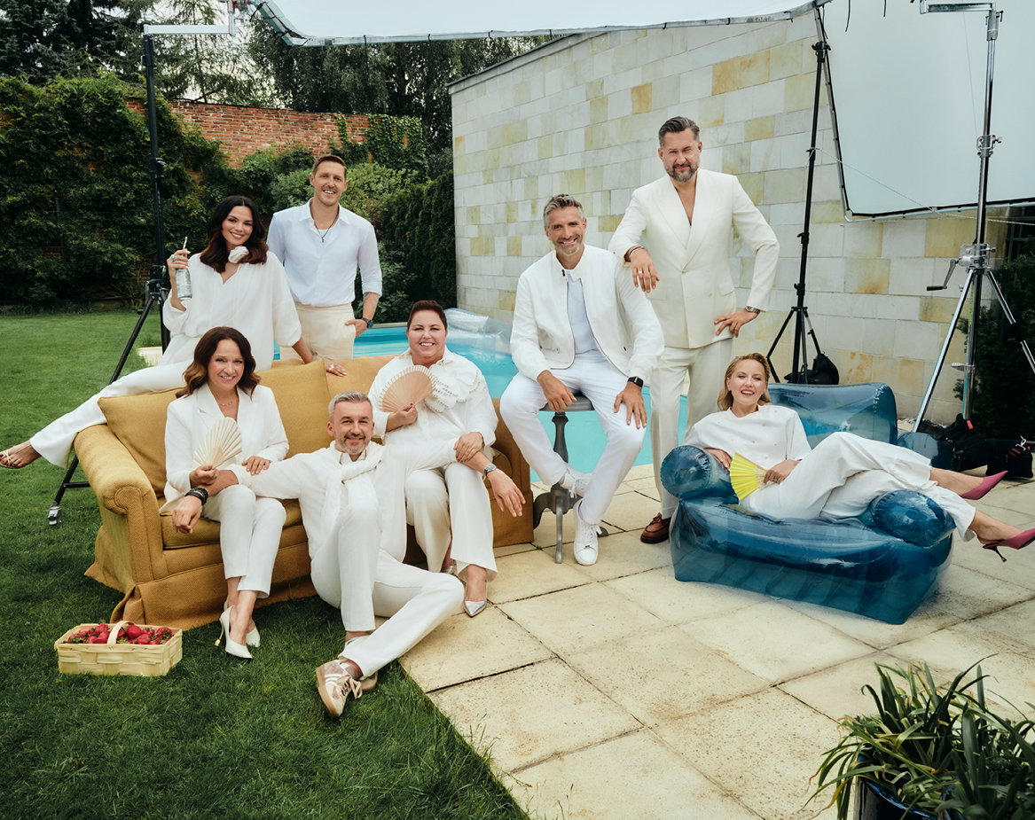 Siedzą: Ewa Drzyzga, Krzysztof Skórzyński, Dorota Wellman, Sandra Hajduk-Popińska. Stoją: Paulina Krupińska-Karpiel, Damian Michałowski, Maciej Dowbor i Marcin Prokop, Viva! 17/2025