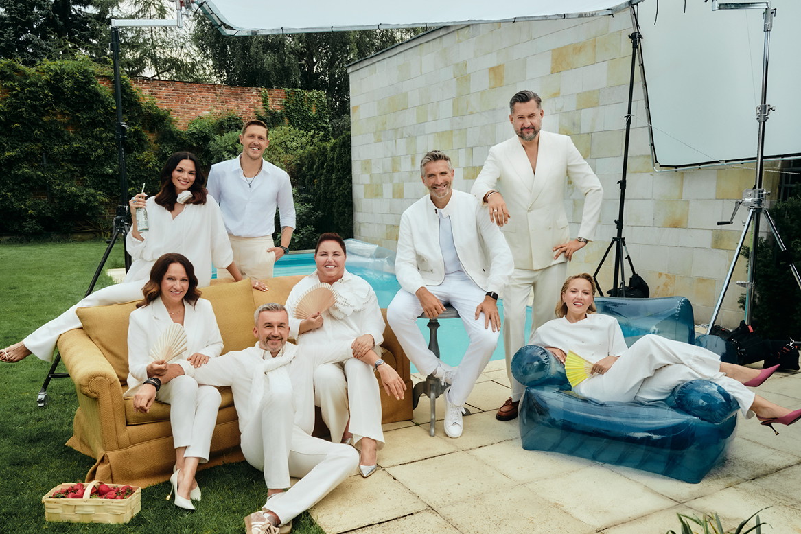 Siedzą: Ewa Drzyzga, Krzysztof Skórzyński, Dorota Wellman, Sandra Hajduk-Popińska. Stoją: Paulina Krupińska-Karpiel, Damian Michałowski, Maciej Dowbor i Marcin Prokop, Viva! 17/2025