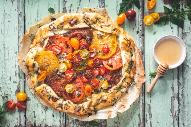 Tarta tain z pomidorami