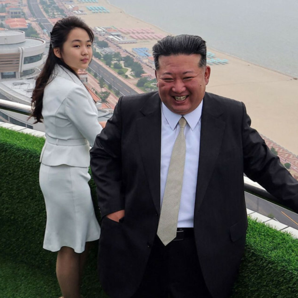 JAMNIK Kim Dzong Un i jego córka Kim Dzu Ae (2025 r.)