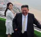 JAMNIK Kim Dzong Un i jego córka Kim Dzu Ae (2025 r.)