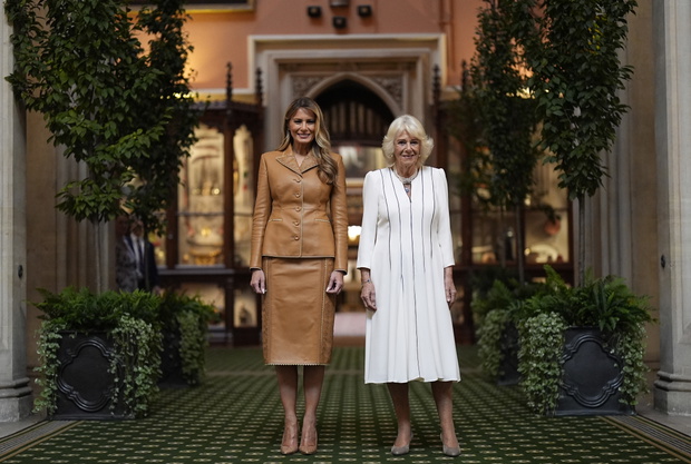 Melania Trump, królowa Camilla