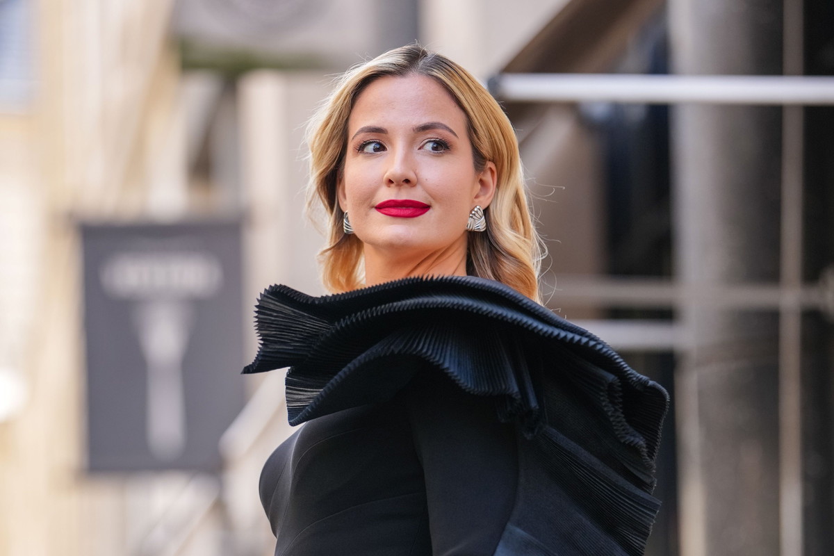 Street Style - Paris Fashion Week - Haute Couture Fall/Winter 2025/2026 - Day Three