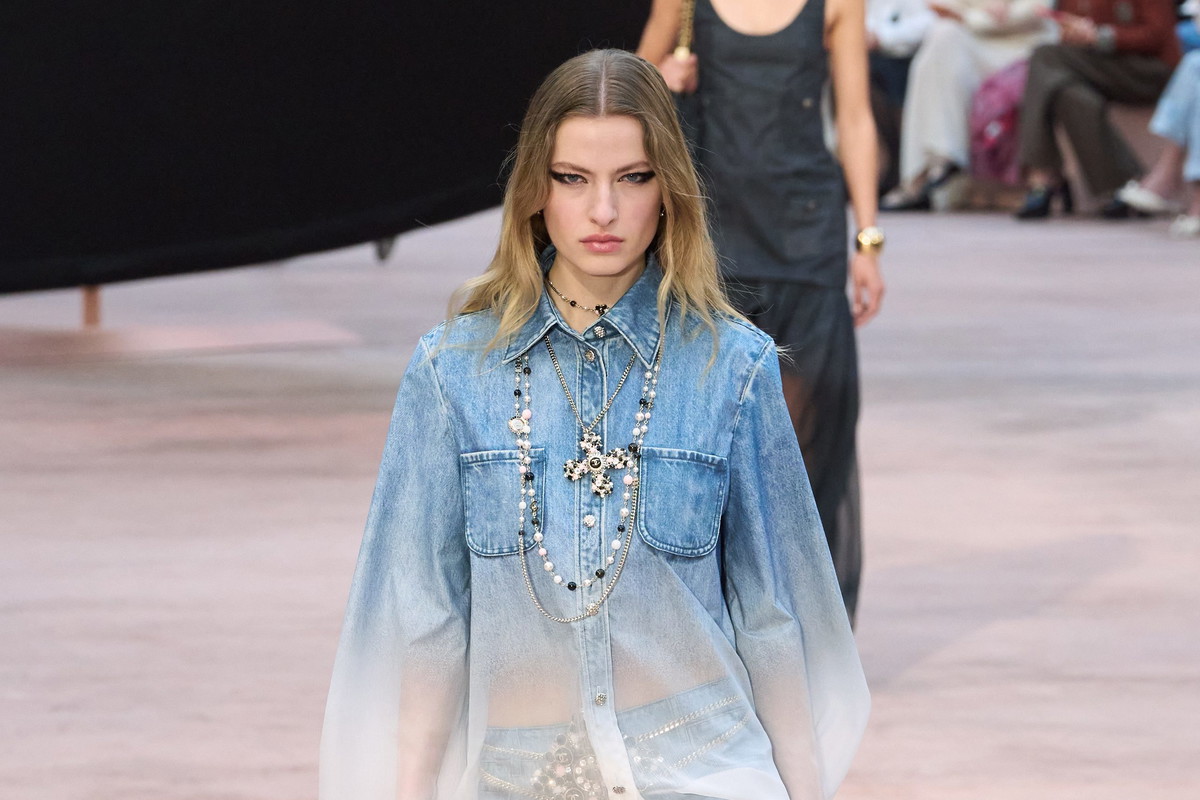 Frosted denim - modne dżinsy na jesień: Chanel