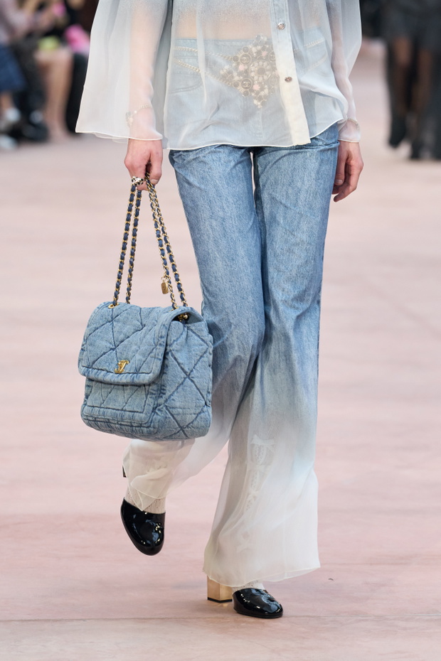 Frosted denim - modne dżinsy na jesień: Chanel