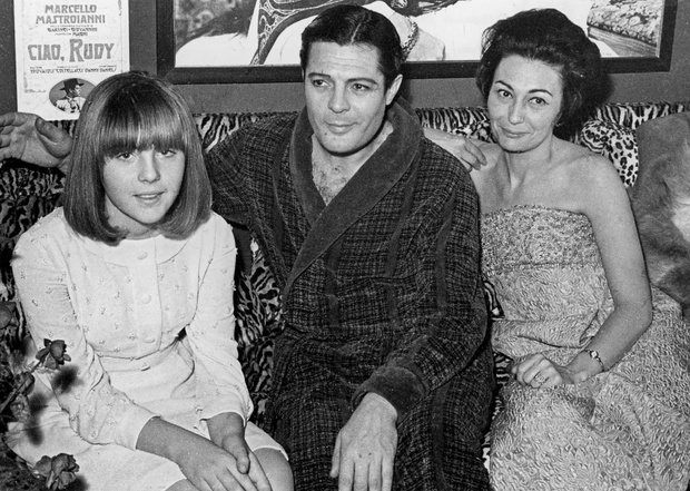 1966 Rome, Teatro Sistina, Mastroianni Plays the Musical Ciao Rudy, in the Photo Marcello Mastroianni with his Daughter Barbara Mastroianni And his Wife Flora Mastroianni (b/w photo)