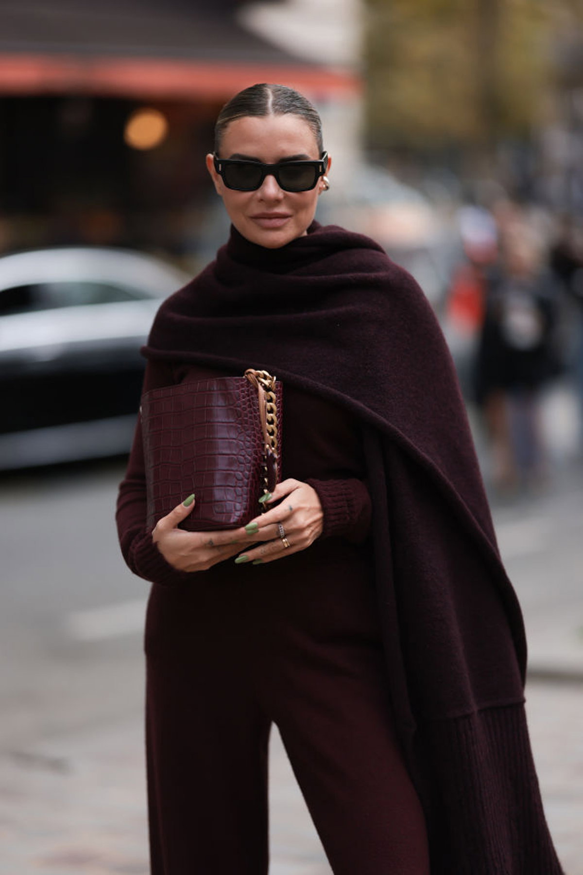 Burgundowy sweter, hit jesieni