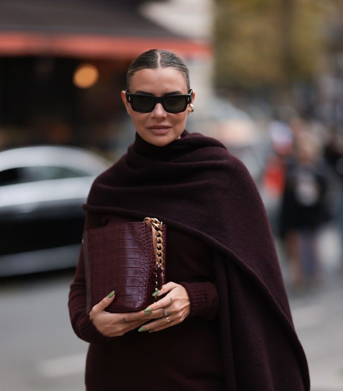 Burgundowy sweter, hit jesieni