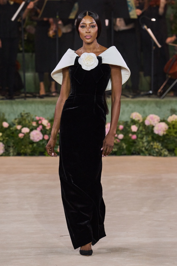 Naomi Campbell na wybiegu Richard Quinn